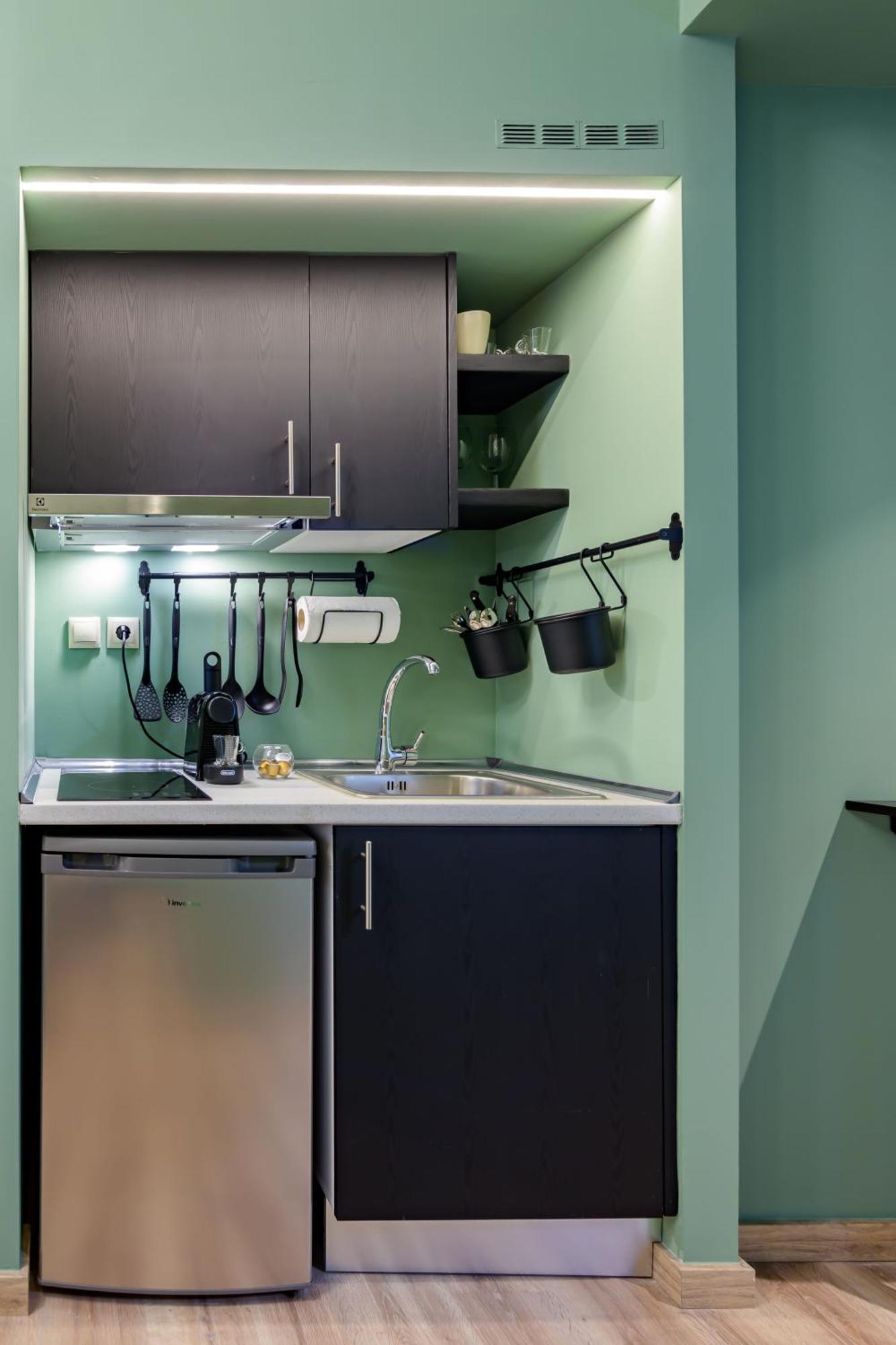 Urban Tales Aparthotel Атина Екстериор снимка