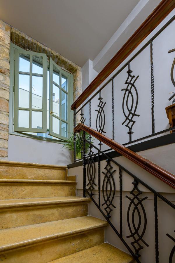 Urban Tales Aparthotel Атина Екстериор снимка