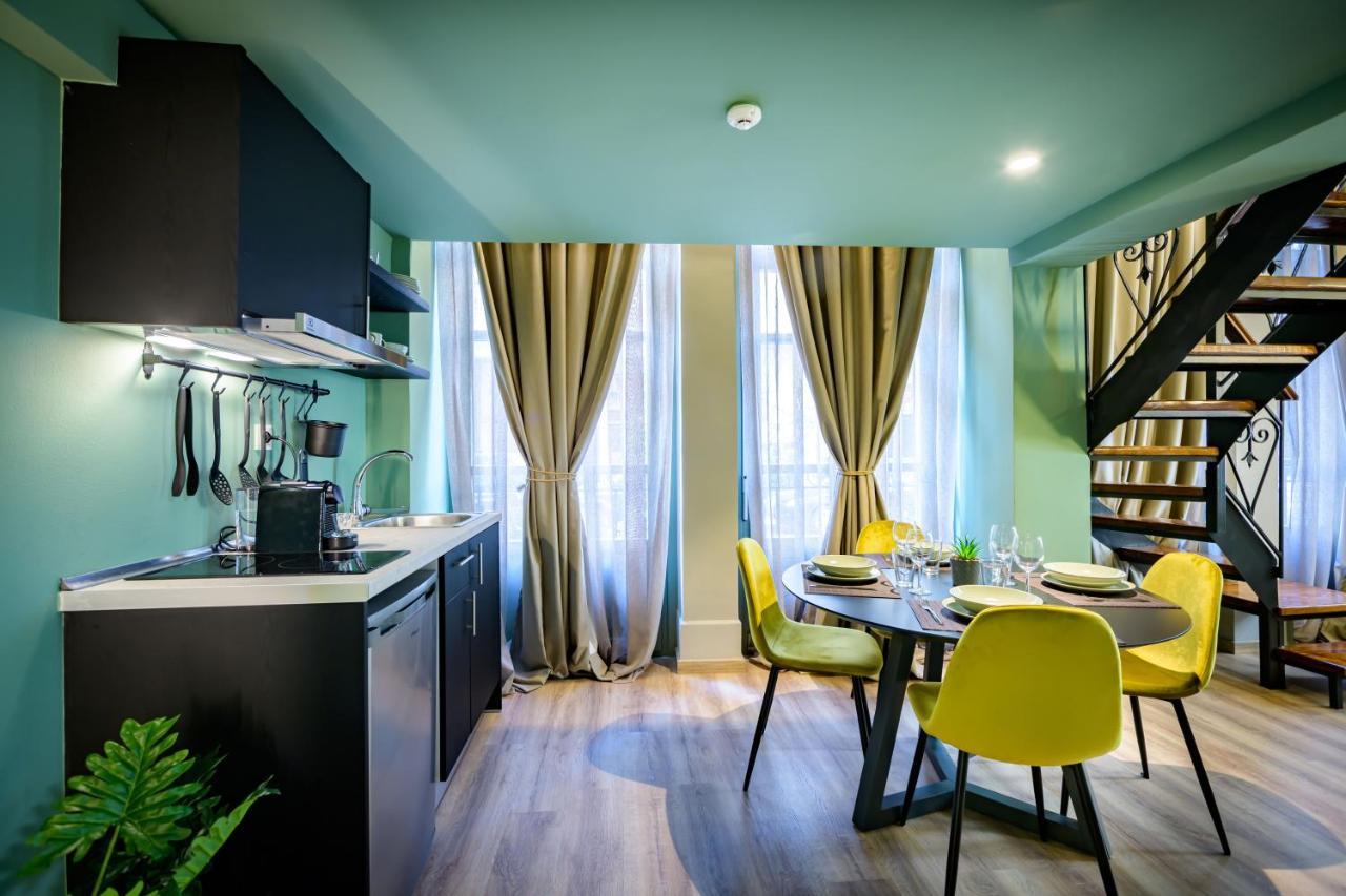 Urban Tales Aparthotel Атина Екстериор снимка