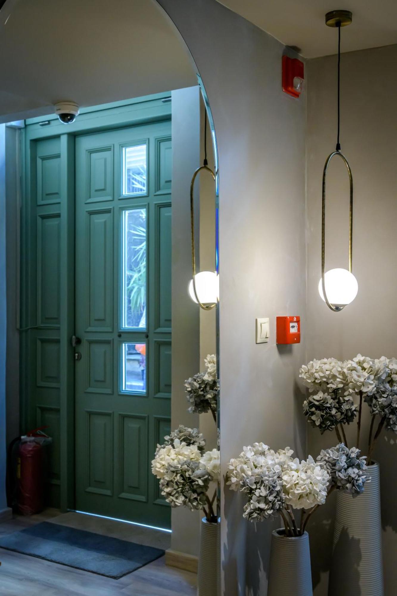 Urban Tales Aparthotel Атина Екстериор снимка