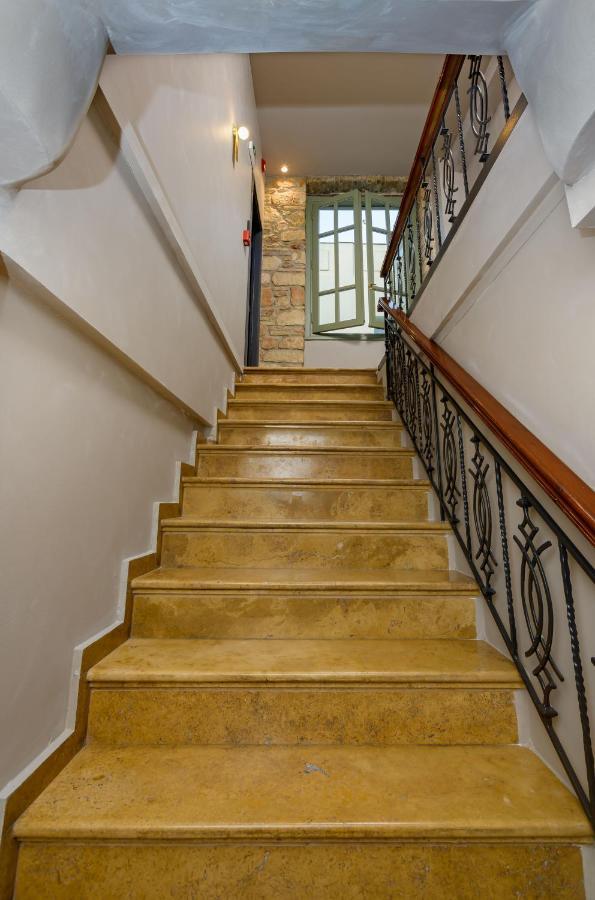 Urban Tales Aparthotel Атина Екстериор снимка