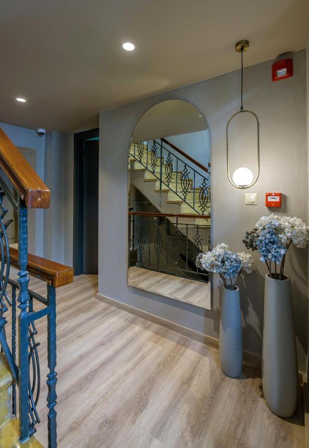 Urban Tales Aparthotel Атина Екстериор снимка
