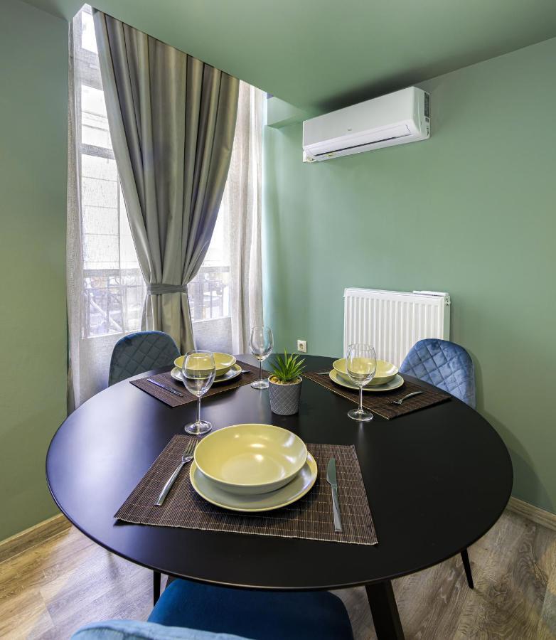 Urban Tales Aparthotel Атина Екстериор снимка