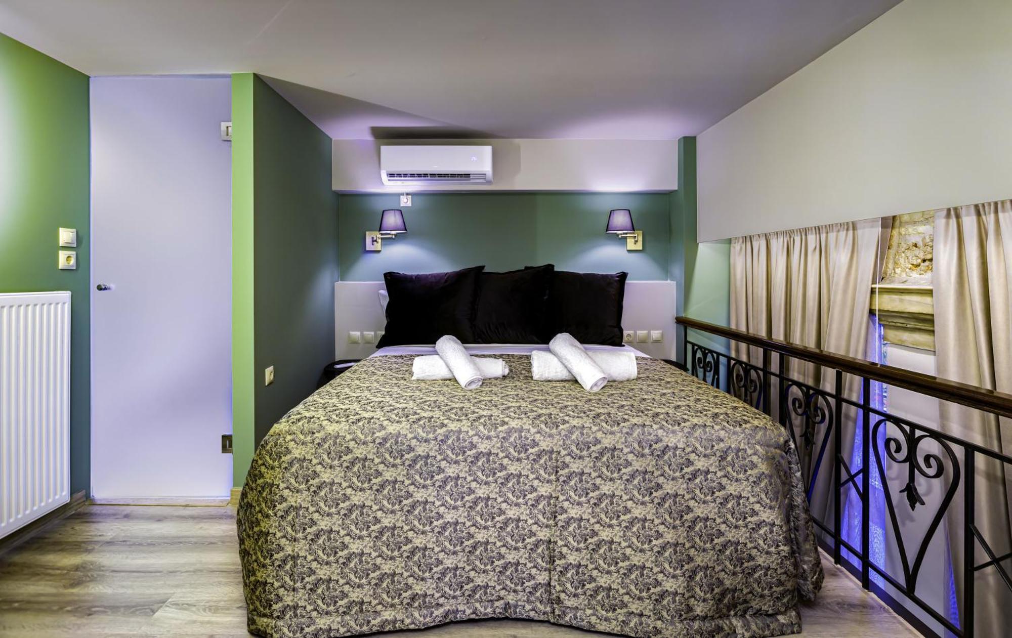 Urban Tales Aparthotel Атина Стая снимка